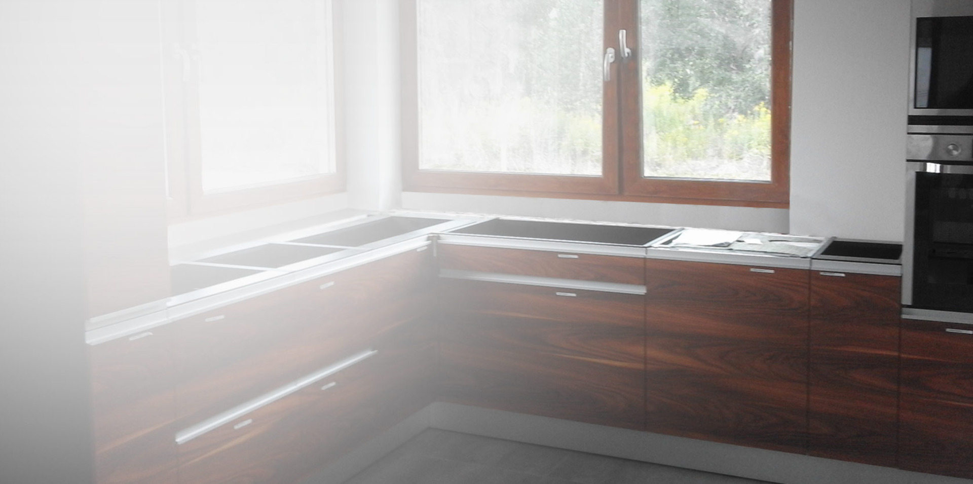 <h2> <strong>Projektowanie<br>i sprzedaż</strong> <span> 	mebli kuchennych, szaf wnękowych, garderób oraz mebli łazienkowych </span> </h2>