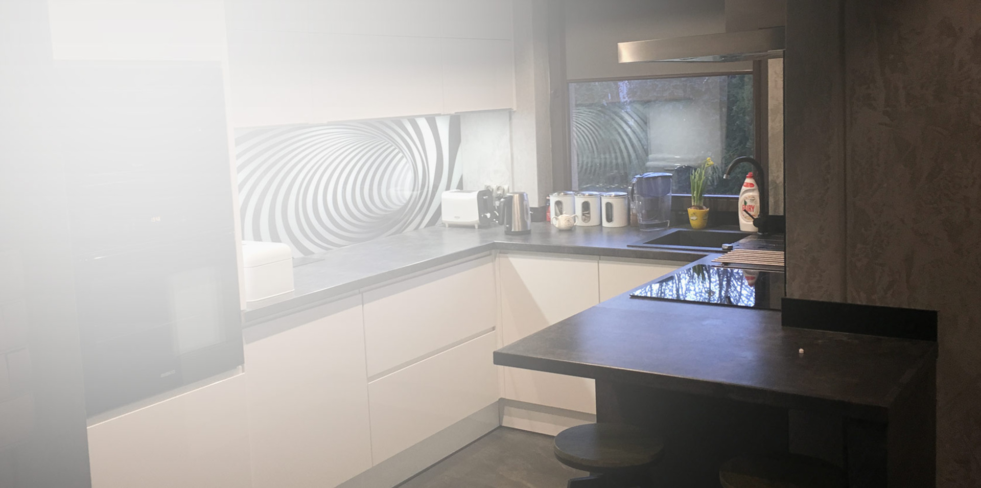 <h2> <strong>Projektowanie<br>i sprzedaż</strong> <span> 	mebli kuchennych, szaf wnękowych, garderób oraz mebli łazienkowych </span> </h2>